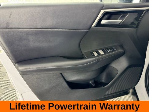 Used 2023 Mitsubishi Outlander SE Black Edition image 9