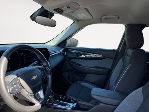 Used 2024 Chevrolet TrailBlazer LT w/ LT Cold Weather Package FWD image 9