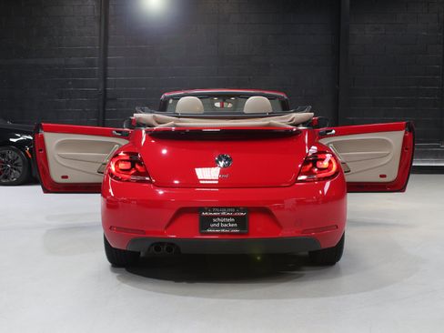 Used 2014 Volkswagen Beetle TDI FWD image 17