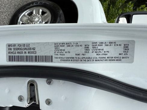 Used 2024 RAM 3500 Tradesman w/ Chrome Appearance Group image 28