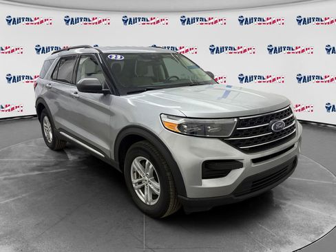 Used 2023 Ford Explorer XLT AWD/4WD image 1