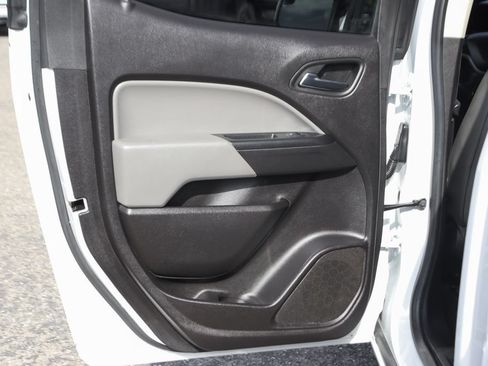Used 2017 Chevrolet Colorado LT w/ Luxury Package, Chrome RWD image 36