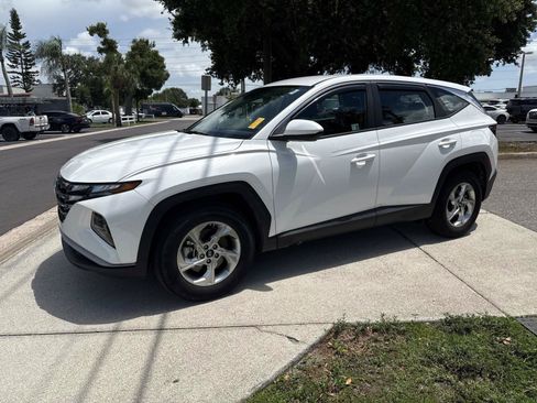 Certified 2024 Hyundai Tucson SE FWD image 1