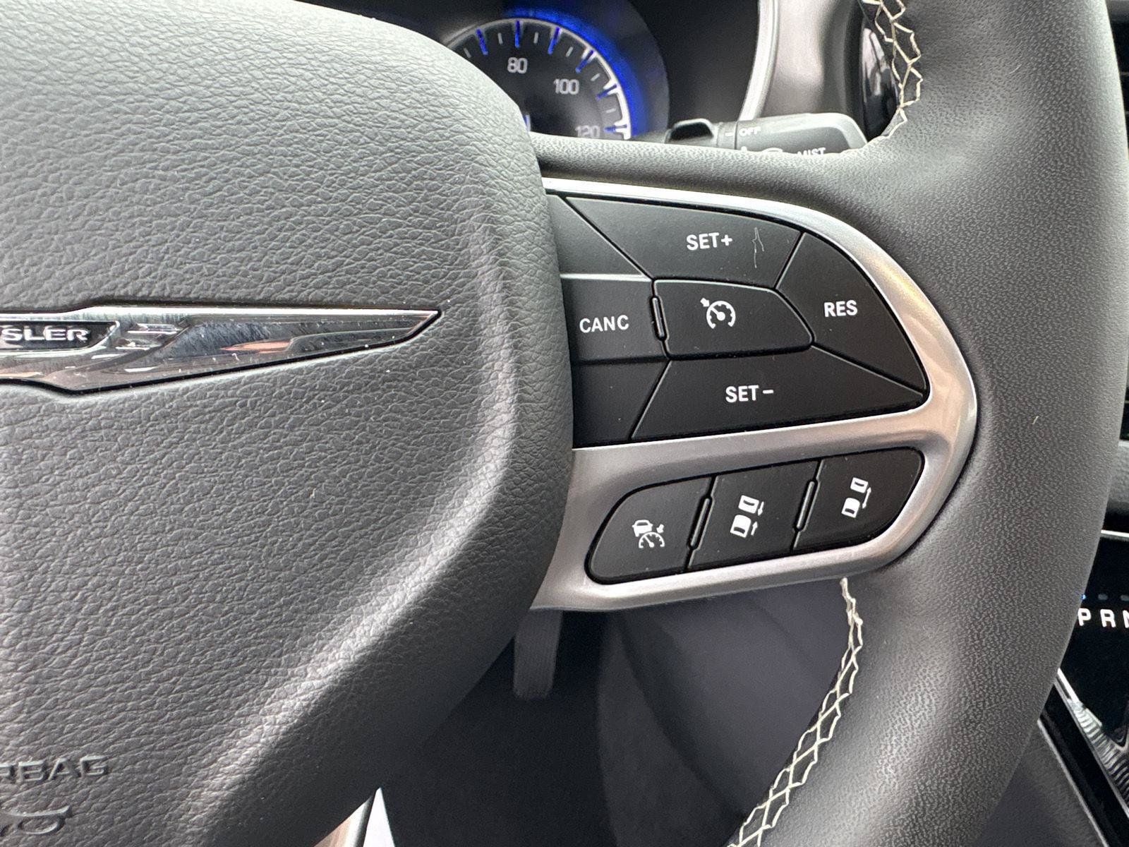 Used 2026 Chrysler Pacifica Select FWD image 19