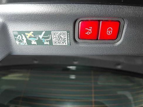 Used 2023 Mercedes-Benz C 300 4MATIC Sedan image 17