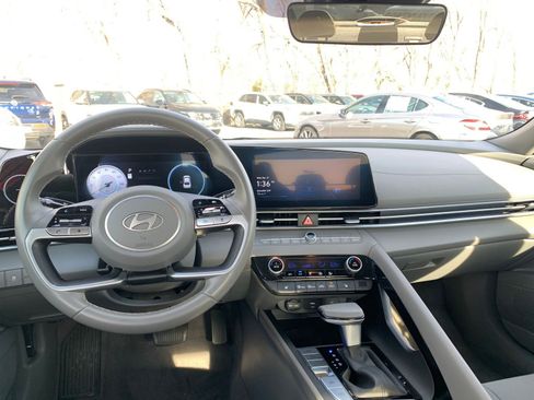 Used 2025 Hyundai Elantra SEL image 31