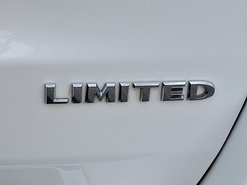 Used 2015 Jeep Grand Cherokee Limited w/ Luxury Group II AWD/4WD image 29