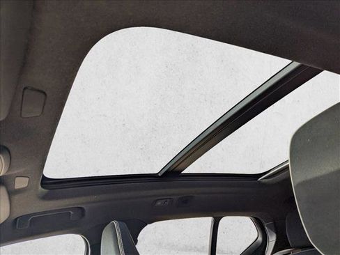 Used 2022 Volvo XC40 T4 R-Design w/ Protection Package Premier image 17