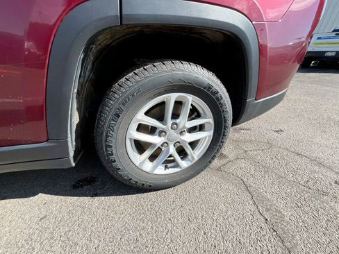 Used 2023 Jeep Grand Cherokee L Laredo image 28