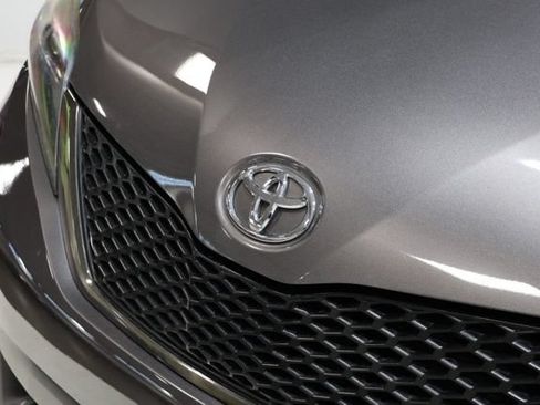 Used 2017 Toyota Sienna SE Premium FWD image 12