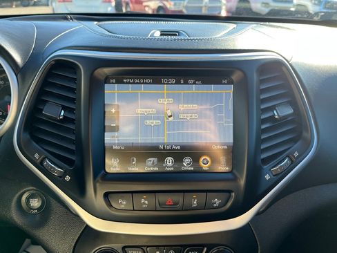 Used 2018 Jeep Cherokee Overland w/ Technology Group image 15