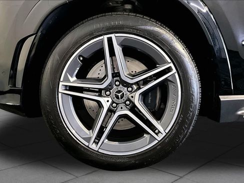 Used 2023 Mercedes-Benz GLS 580 4MATIC image 11