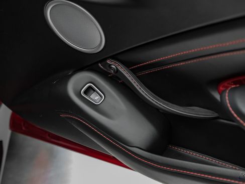 Used 2019 Aston Martin V8 Vantage Coupe RWD image 90