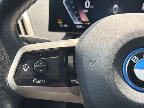 Used 2025 BMW iX xDrive50 AWD/4WD image 32