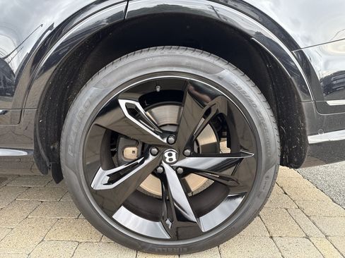 Used 2023 Bentley Bentayga AWD/4WD image 30