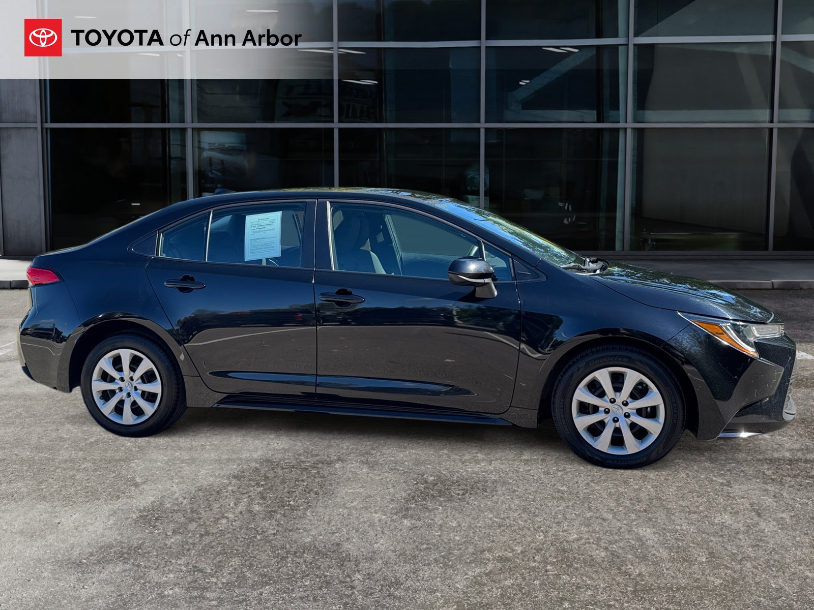 Used 2025 Toyota Corolla LE FWD image 10