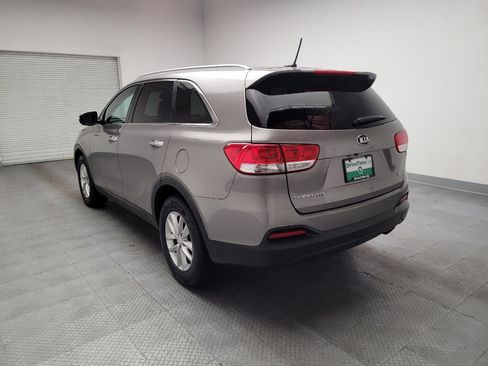 Used 2017 Kia Sorento FWD image 5