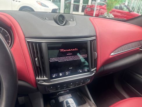 Used 2023 Maserati Levante GT AWD/4WD image 4