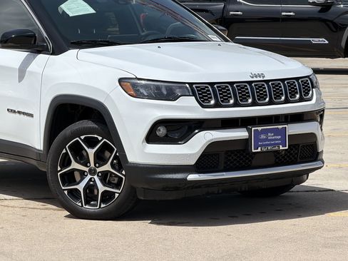 Used 2025 Jeep Compass Limited AWD/4WD image 2