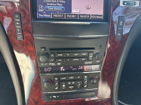 Used 2013 Cadillac Escalade Luxury image 13