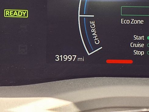 Used 2025 Toyota Camry LE FWD image 31
