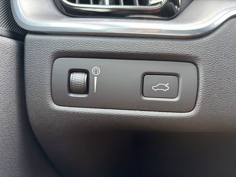 Used 2020 Volvo XC60 T5 Momentum image 14