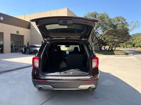 Used 2022 Ford Explorer Platinum w/ Premium Technology Package AWD/4WD image 4