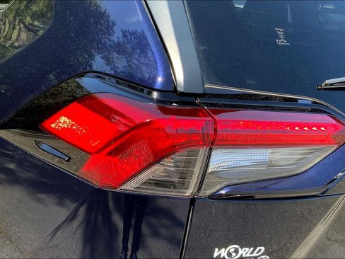 Used 2019 Toyota RAV4 XLE w/ Convenience Package FWD image 25