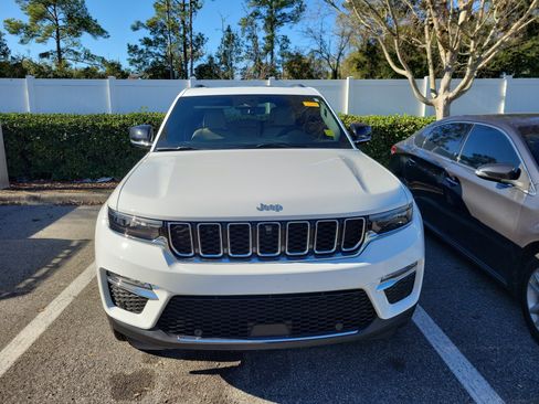 Used 2025 Jeep Grand Cherokee Limited w/ Luxury Tech Group II image 2