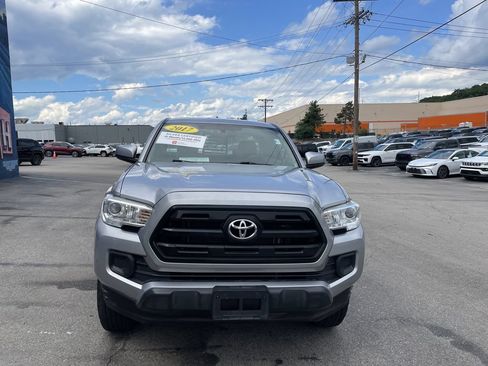 Used 2017 Toyota Tacoma SR w/ SR Convenience Package AWD/4WD image 5
