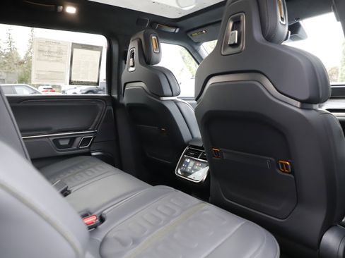 Used 2023 Rivian R1S Adventure image 15