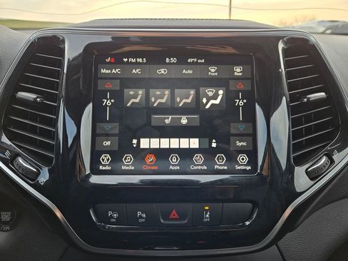 Used 2019 Jeep Cherokee Limited w/ Technology Group image 23