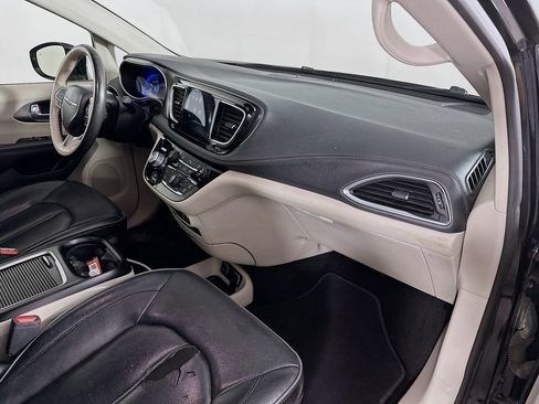 Used 2019 Chrysler Pacifica Limited FWD image 39