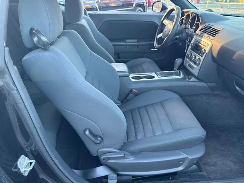 Used 2010 Dodge Challenger SE image 12