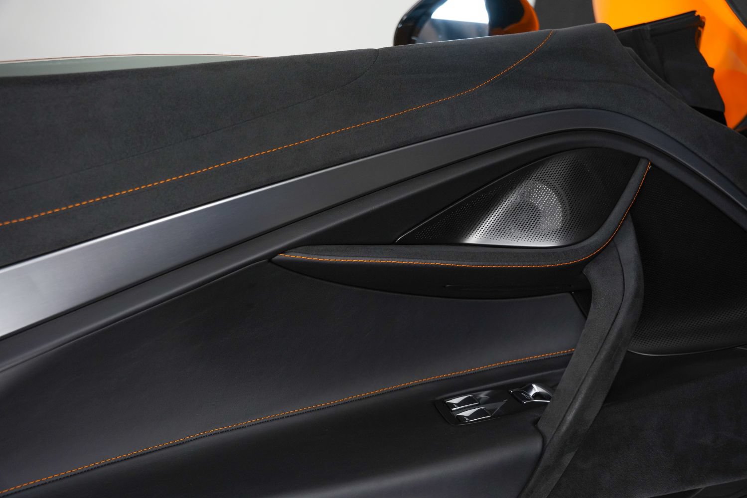 Used 2024 McLaren 750S Spider RWD image 39