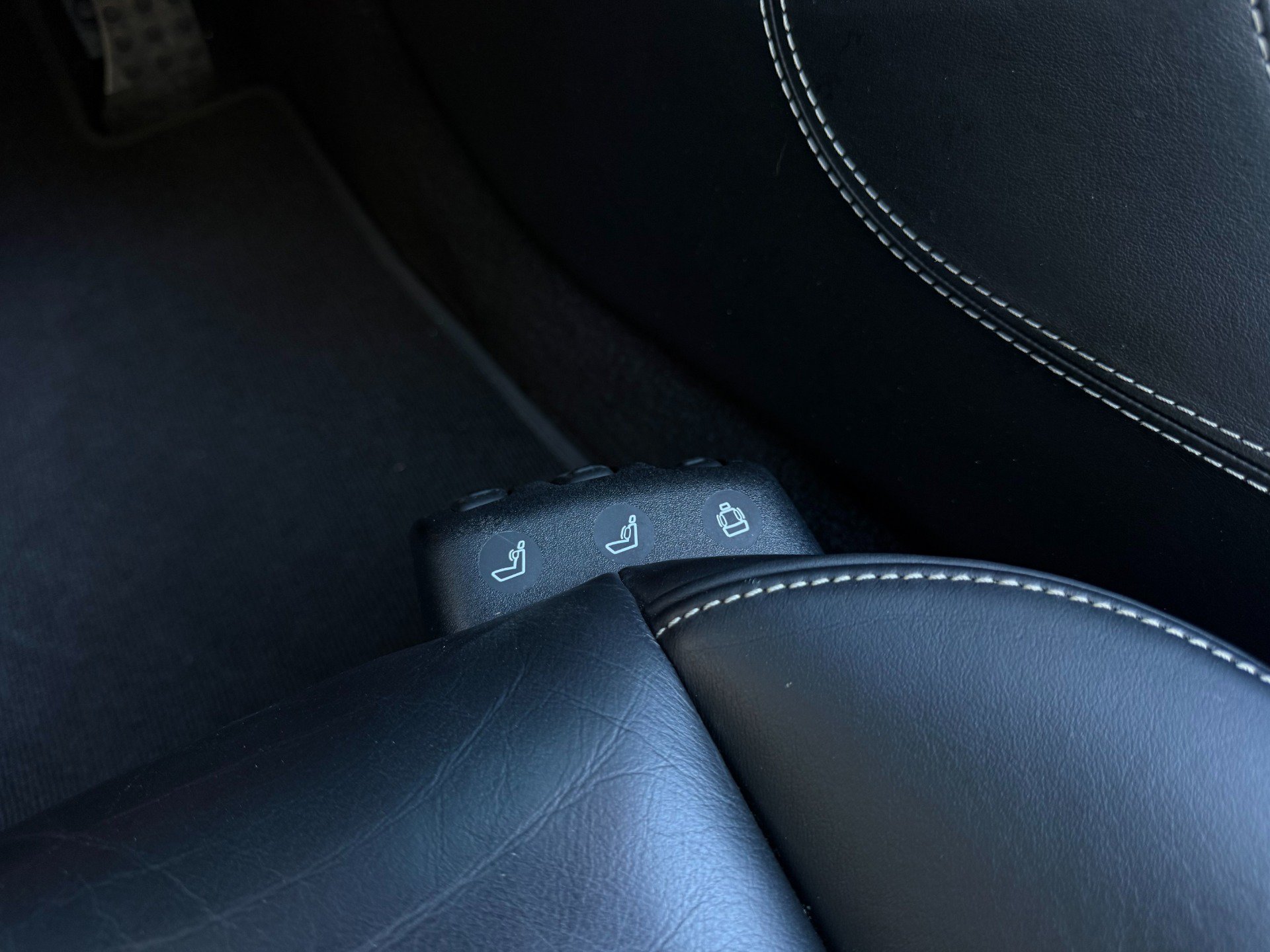 Used 2012 Mercedes-Benz SLS AMG Roadster image 24