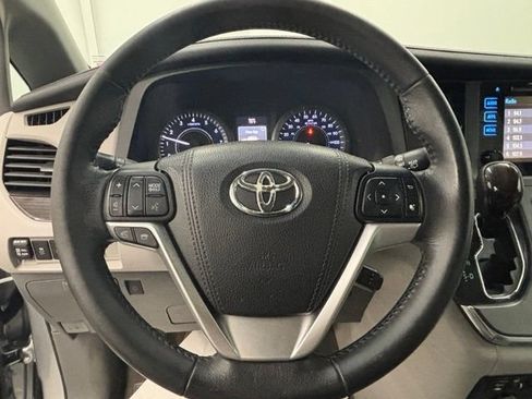 Used 2015 Toyota Sienna XLE w/ XLE Navigation Package FWD image 23