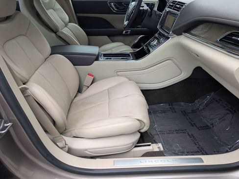 Used 2019 Lincoln Continental Reserve FWD image 40