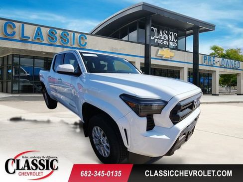 Used 2025 Toyota Tacoma SR5 AWD/4WD image 1