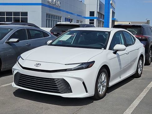 Used 2025 Toyota Camry LE FWD image 1