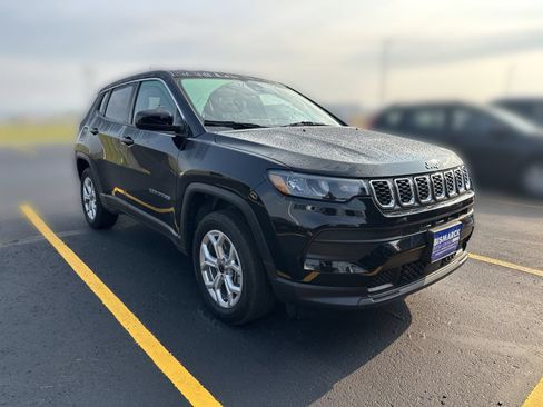 Used 2025 Jeep Compass Sport AWD/4WD image 2