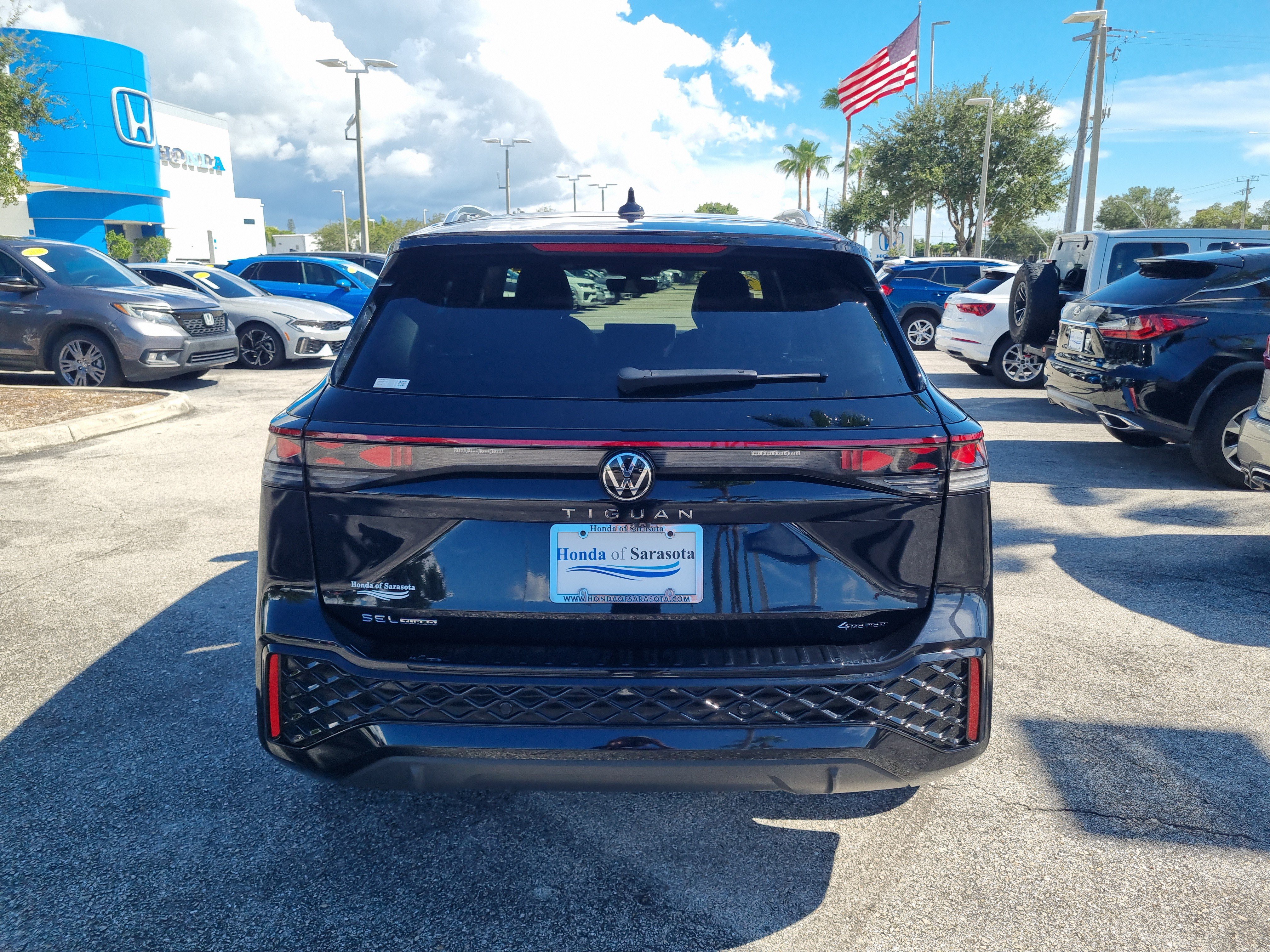 Used 2026 Volkswagen Tiguan SEL R-Line AWD/4WD image 6