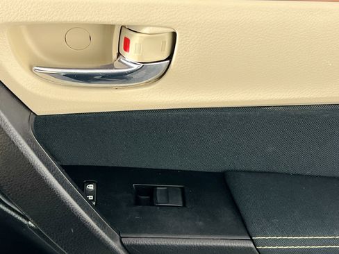 Used 2014 Toyota Corolla LE image 31