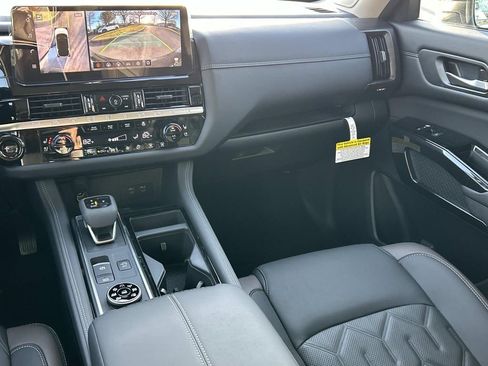New 2026 Nissan Pathfinder Platinum AWD/4WD image 24