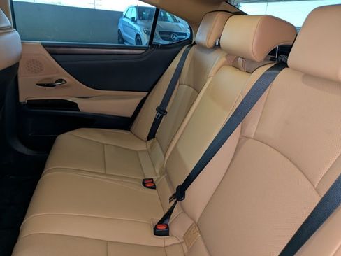 Used 2025 Lexus ES 300h w/ Premium Package FWD image 19
