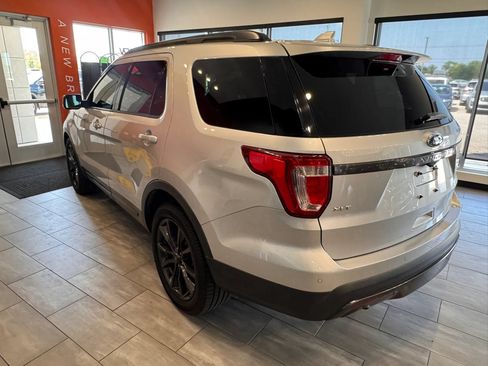 Used 2017 Ford Explorer XLT w/ Equipment Group 202A FWD image 8