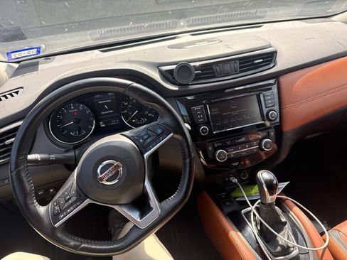 Used 2018 Nissan Rogue SL w/ Premium Package FWD image 8