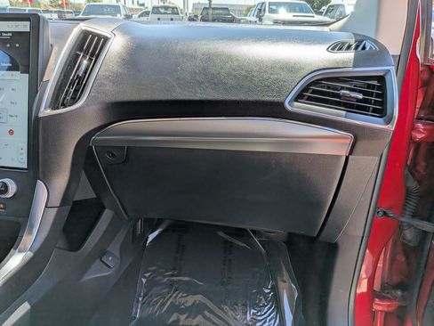 Used 2022 Ford Edge Titanium AWD/4WD image 30