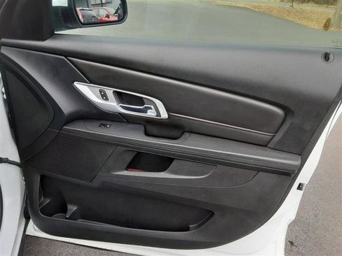 Used 2017 GMC Terrain SLE image 13