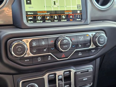 Used 2023 Jeep Wrangler Sahara w/ Cold Weather Group image 32